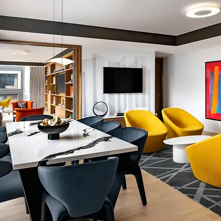 Humaniti Hotel Montreal, Autograph Collection-3
