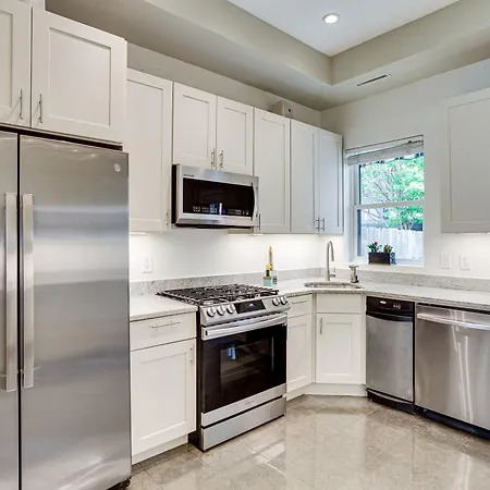 Modern 1 Block From Metro Subway Minutes To Capital, Museums And National Mall-3