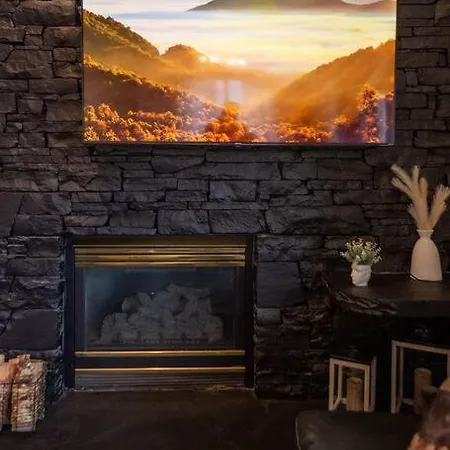 Twilight Timber - Pet Friendly Cabin With Hot Tub, And Game Room-3