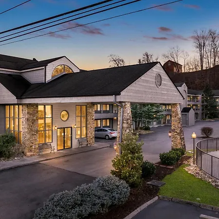 Quality Inn & Suites At Dollywood Lane-3