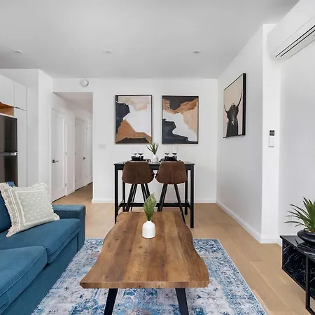 Luxury 2-Bedroom Oasis At College & Bathurst-2
