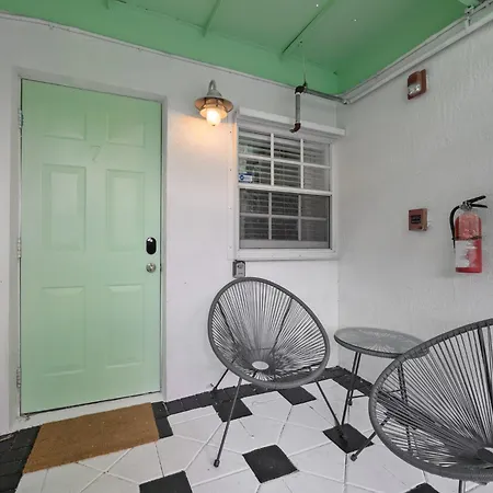 Las Olas Guest House-2