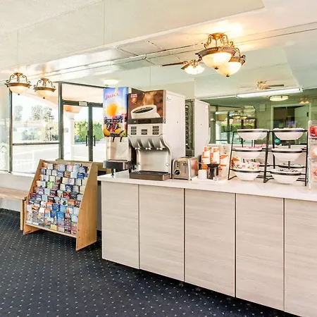 Rodeway Inn Near Melrose Ave-2