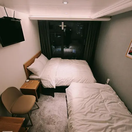 L Hostel-2
