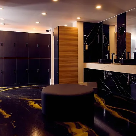Capsule Hotel Montreal-2
