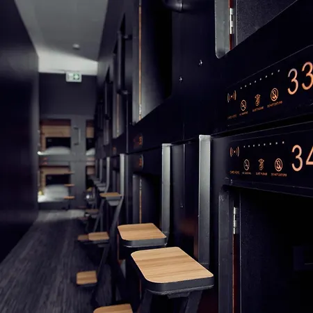 Capsule Hotel Montreal-3