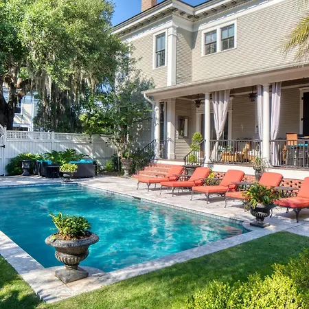 Estill Manor- Luxurious Savannah Estate With Pool & Garden - Sleeps 12-3