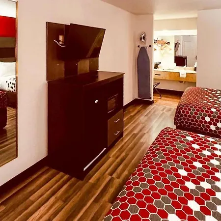 Econo Lodge-2