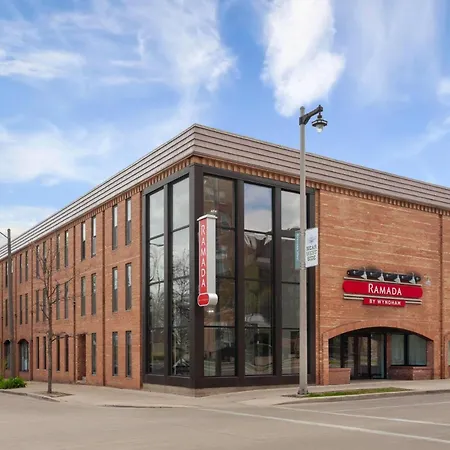 Ramada By Wyndham Milwaukee-2