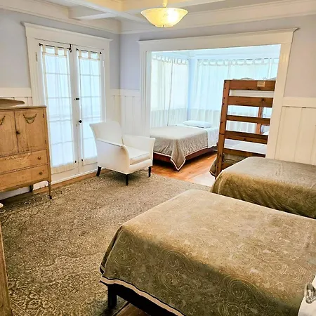 Orange Drive Hostel (Adults Only)-3