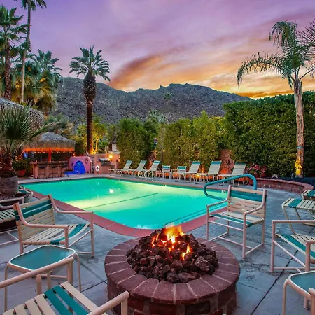 Coyote Inn - 21 And Over - A Town & Desert Boutique Hotel-3