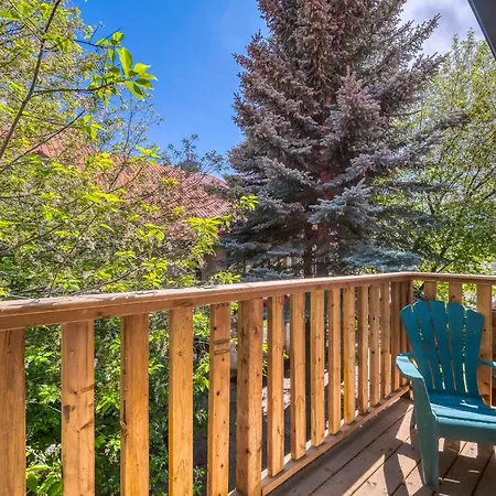 Bow Valley Chalets-Entire 2 King Bedrooms Townhouse-3
