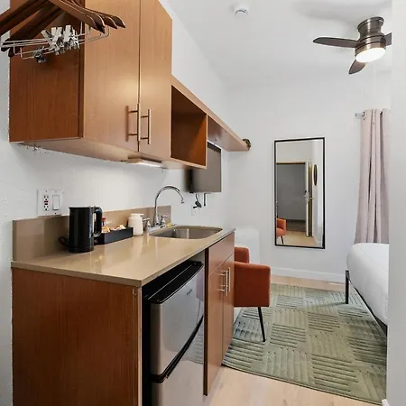 Little Italy Inn - Limited Service Apart Hotel-3