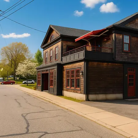 Magical Post And Beam Loft Downtown Newport!-3