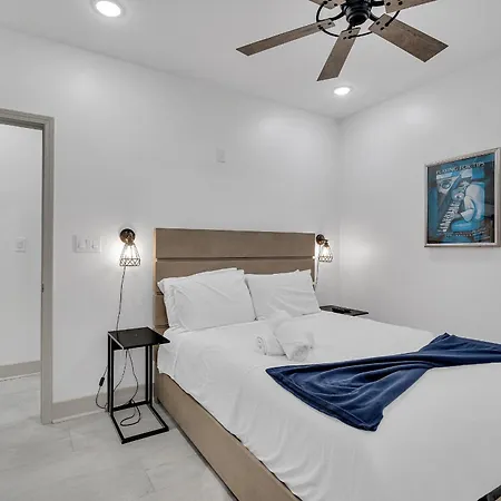 Sleeps 24-Spacious Suites Near Fq W Pool-2