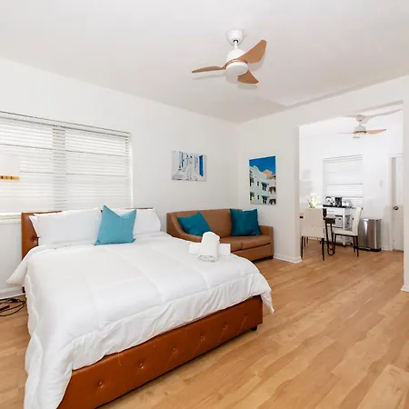 Bellamor Apts At 5Th St Shopping Mall-3