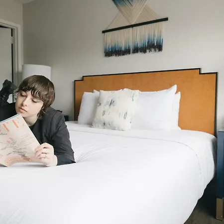 Redford Hotel-3