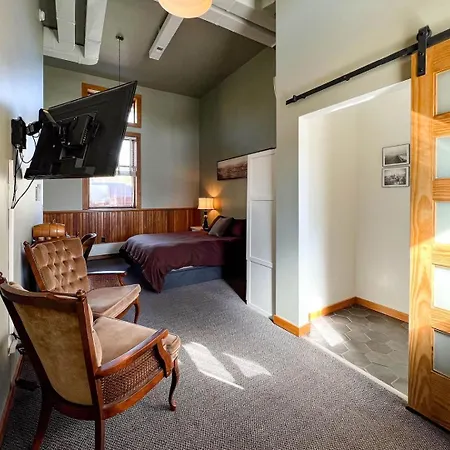 Endion Station Inn Next To Lake Superior Suite 3-3