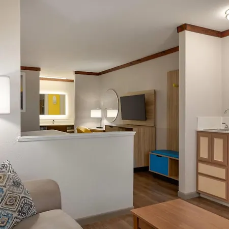Days Inn By Wyndham Suites Fredericksburg-2