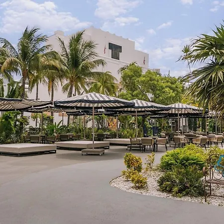 Kenmore Village Hotel, South Beach-3