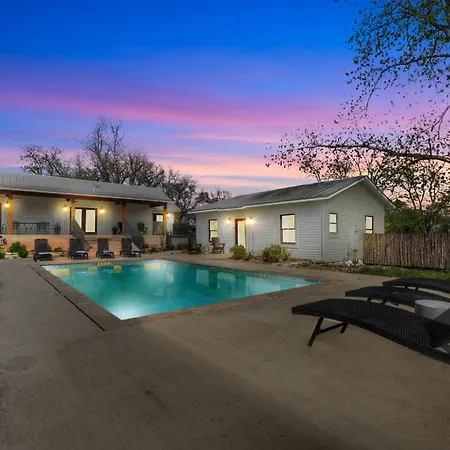 Schubert Inn Cottage - Pool - Walk To Main St-3