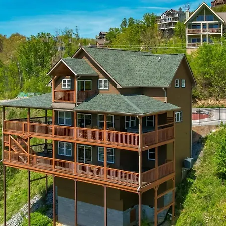 Beartastic Mountain View Lodge-3