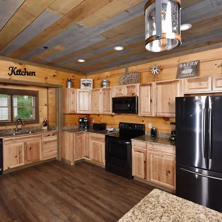 Frequent Wildlife Sightings + Easy Drive To The Smoky Mountain National Park! -Big Bear Views Lodge-3