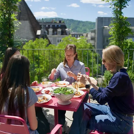 Josephine'S Guesthouse - Women Only With Rooftop And Community Area-3