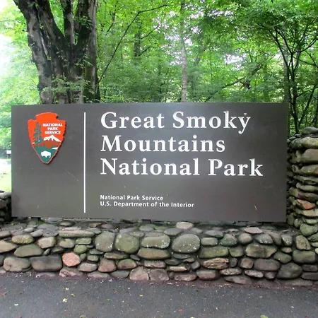 Greystone Pointe Lodge By Stony Brook Cabins-3