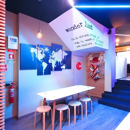 Pilot Design Hostel & Bar-3