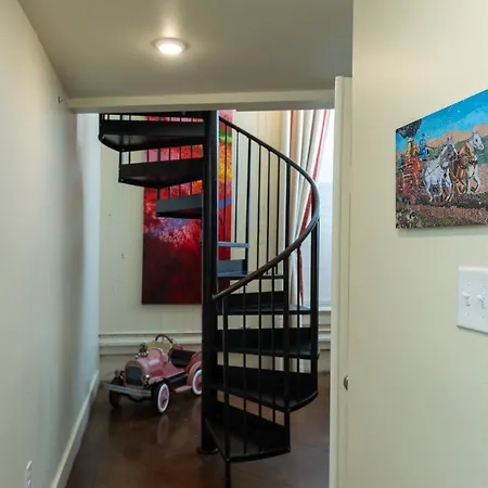 Engine 24 Firehouse Bed & Breakfast-3