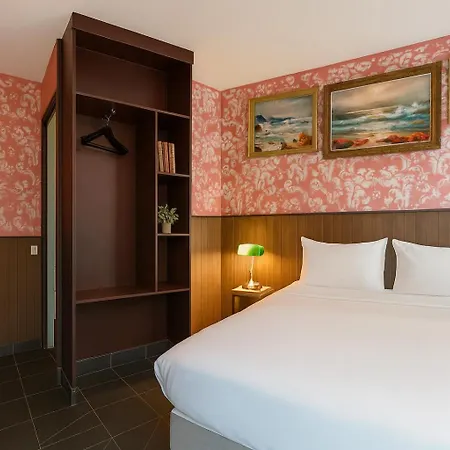 Walled Off Hotel Paris-2