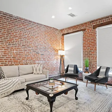 Group-Friendly Suite Near Bourbon Street-3