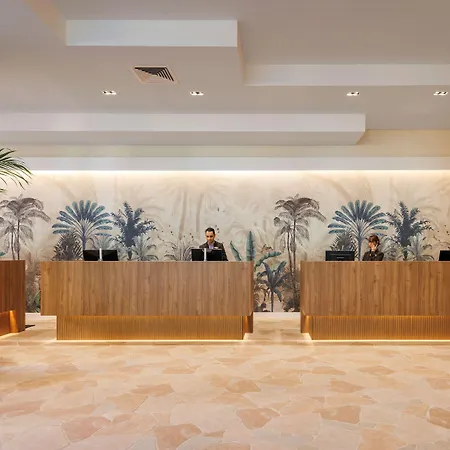 Amora Hotel Brisbane-3