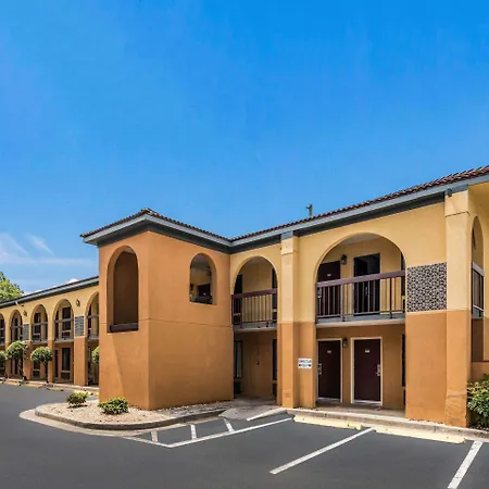 Econo Lodge Gainesville Downtown Area-3
