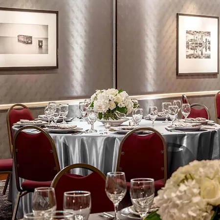 Doubletree Suites By Hilton Minneapolis Downtown-3