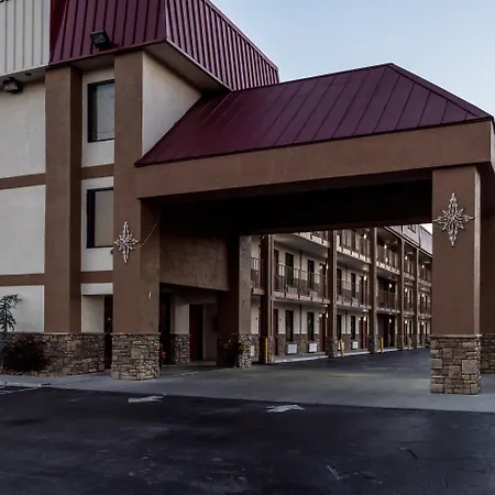 Red Roof Inn & Suites Pigeon Forge Parkway-2