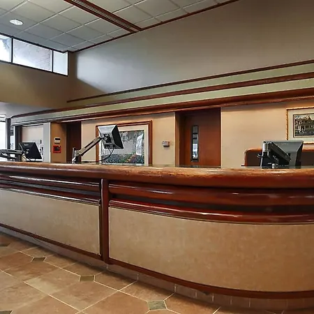 University Place Hotel And Conference Center-2