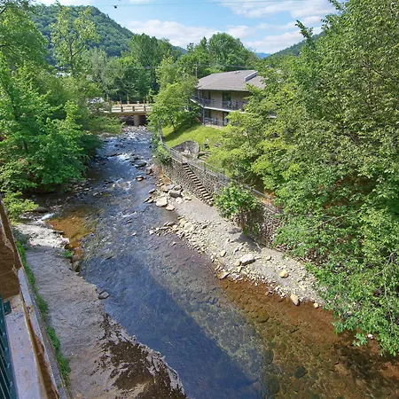 Old Creek Lodge-2