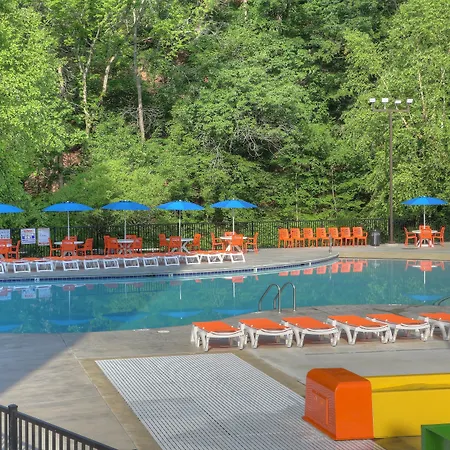 Country Cascades Waterpark Resort-2