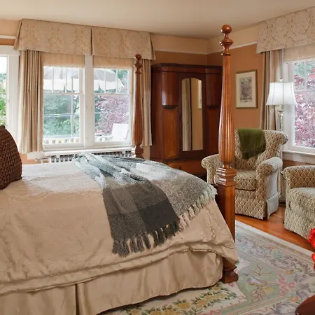 Abbeymoore Manor Bed & Breakfast Inn-2