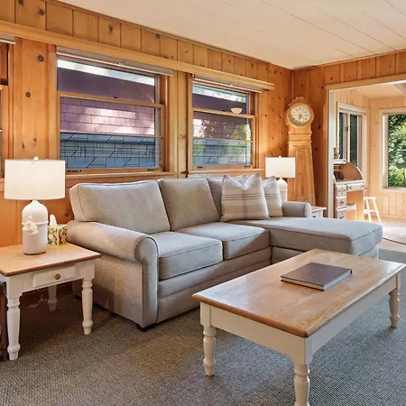 Mirror Pond Bungalow-3