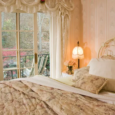 Arsenic And Old Lace Bed & Breakfast Inn-2