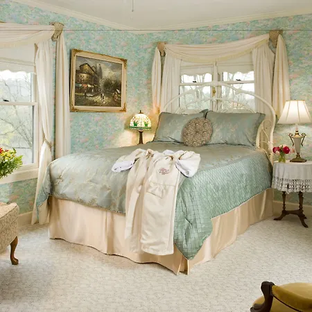 Arsenic And Old Lace Bed & Breakfast Inn-3