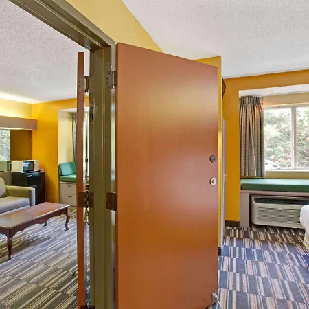 Microtel Inn & Suites By Wyndham Gatlinburg-3