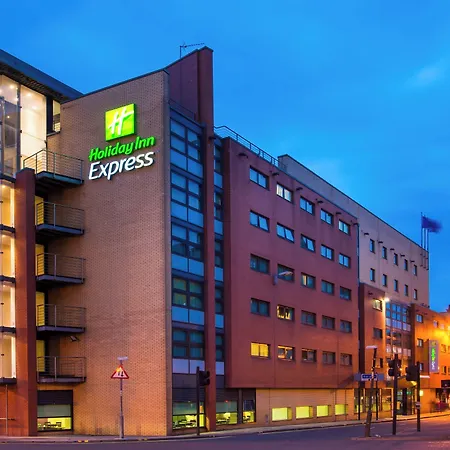 Holiday Inn Express Glasgow City Riverside By Ihg-3