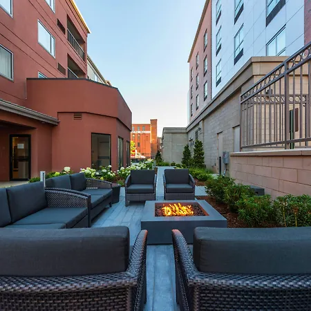 Courtyard Worcester-3