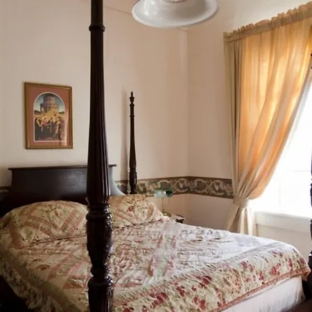 Fairchild House Bed & Breakfast-2