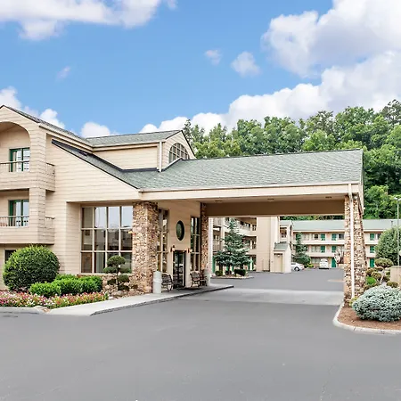 Quality Inn & Suites At Dollywood Lane-2