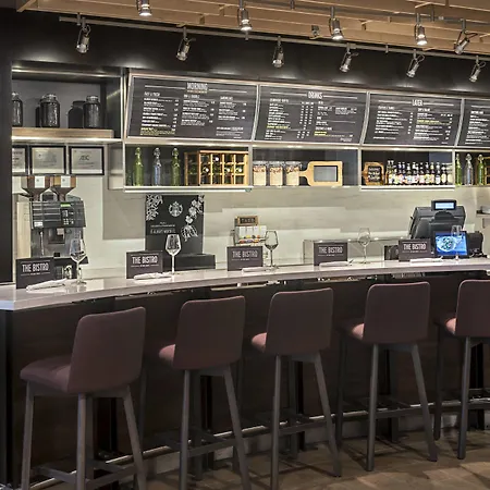 Courtyard By Marriott Jersey City Newport-3